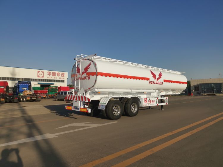 The 40 Cubic Yard 3-Bin Petroleum Tanker: A Versatile Solution for Mexico's Fuel Transportation Needs