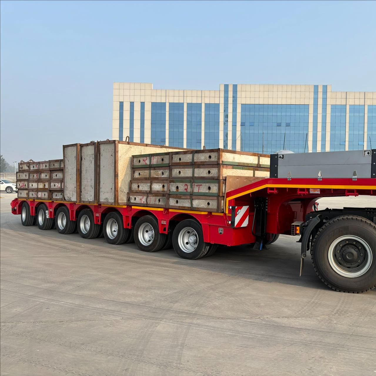 Hualu Hydraulic Gooseneck Ultra-Low Flatbed: The Trusted Solution for South America’s Heavy Haul Industry